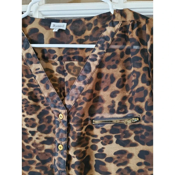 B_ENVIED | Boutique Womens Leopard Sheer Henley Blouse 3/4 Sleeve - Picture 2 of 4